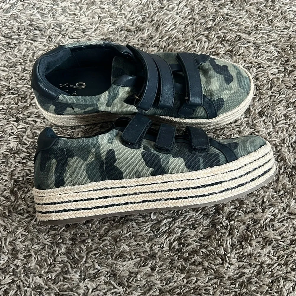 Women’s size 8 camo shoes - Picture 1 of 5